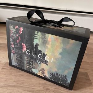 New Gucci flower Gift Box 30cm x 22cm x 10.5cm